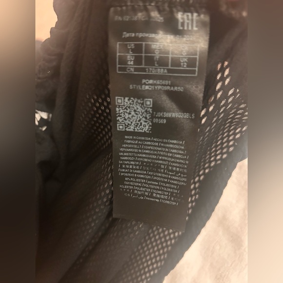 Guess Outfit: 2 PIECE:Top & Leggings - Picture 16 of 16